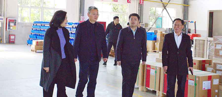 長(zhǎng)豐縣政協(xié)主席俞成山、崗集鎮(zhèn)黨委書(shū)記何偉華一行走訪(fǎng)調(diào)研得潤(rùn)電氣